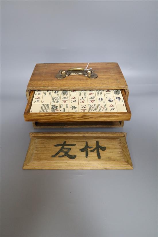 A Mahjong set, oak cased